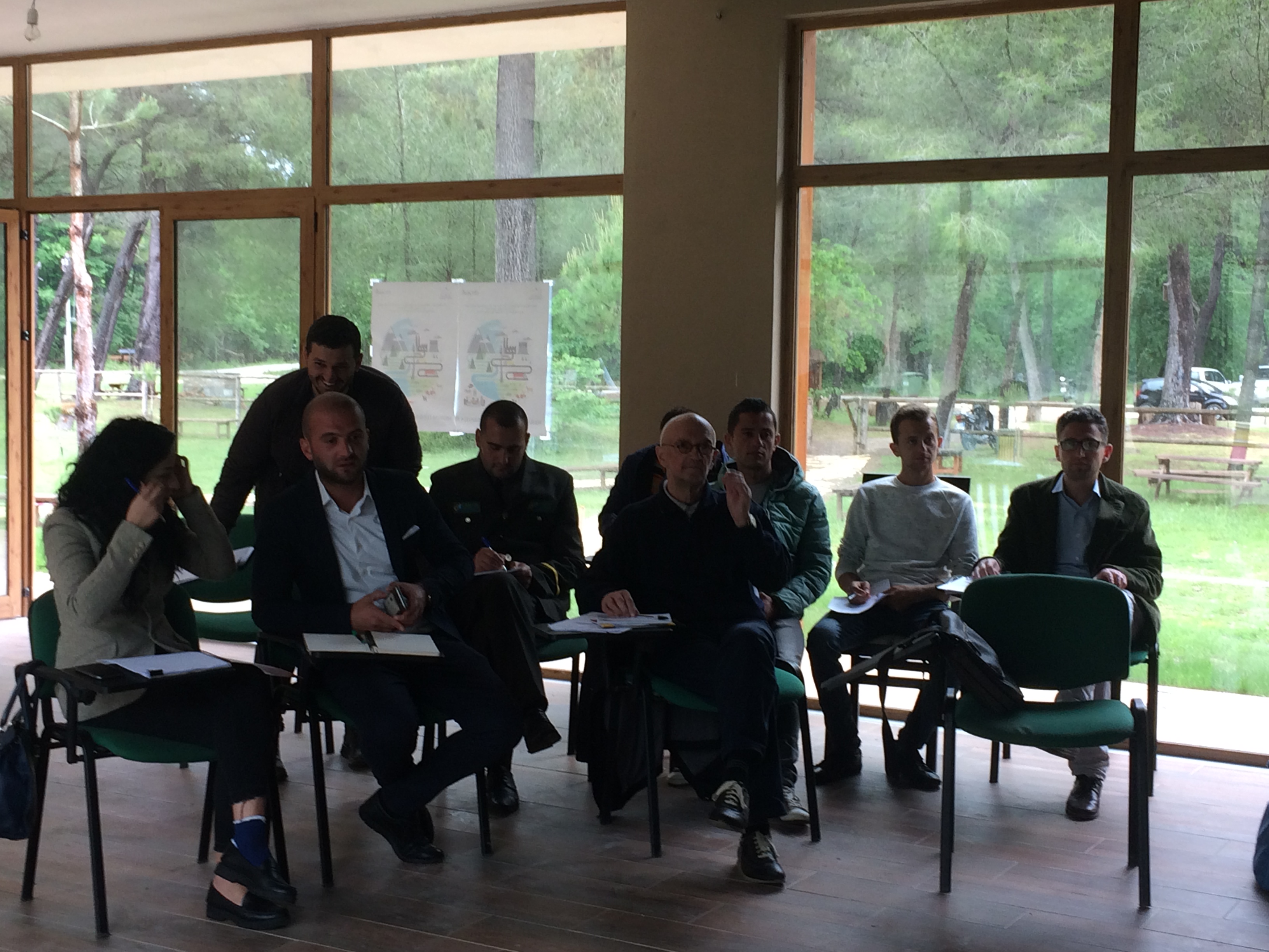 kick off meeting, tenutosi a maggio 2017 a Divjake. La riunione di avvio del progetto è stata ospitata dall'Ente Parco, ha visto la partecipazione di tutti i  partner di progetto sia italiani che albanesi, della controparte, il Comune di Divjake, dell'Ente Parco e dei referenti del Ministero dello Sviluppo Urbano, ripresi nella foto insieme al presidente di AITR, Maurizio Davolio